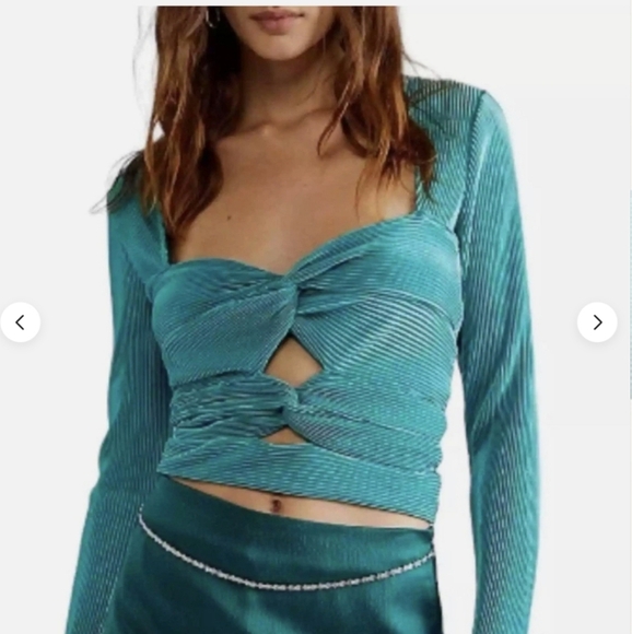Free People| Leah Twist Top - Picture 1 of 7